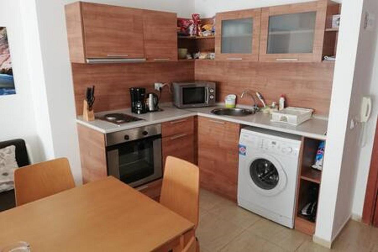 Yves 2 Bed Apart At Sun Village Sunny Beach Not Far Away From The Sea Exterior foto