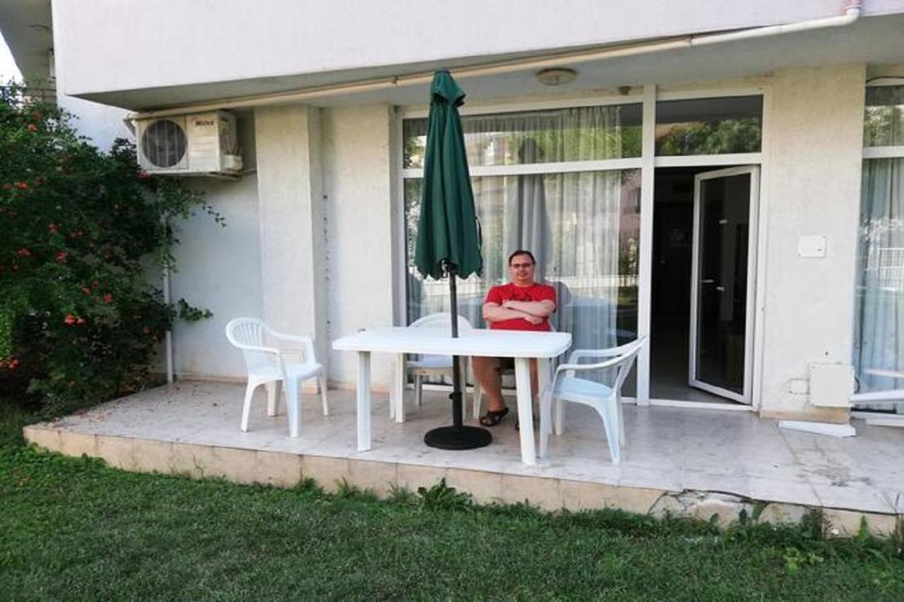 Yves 2 Bed Apart At Sun Village Sunny Beach Not Far Away From The Sea Exterior foto