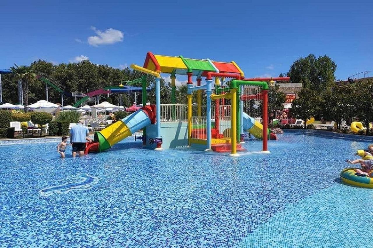 Yves 2 Bed Apart At Sun Village Sunny Beach Not Far Away From The Sea Exterior foto